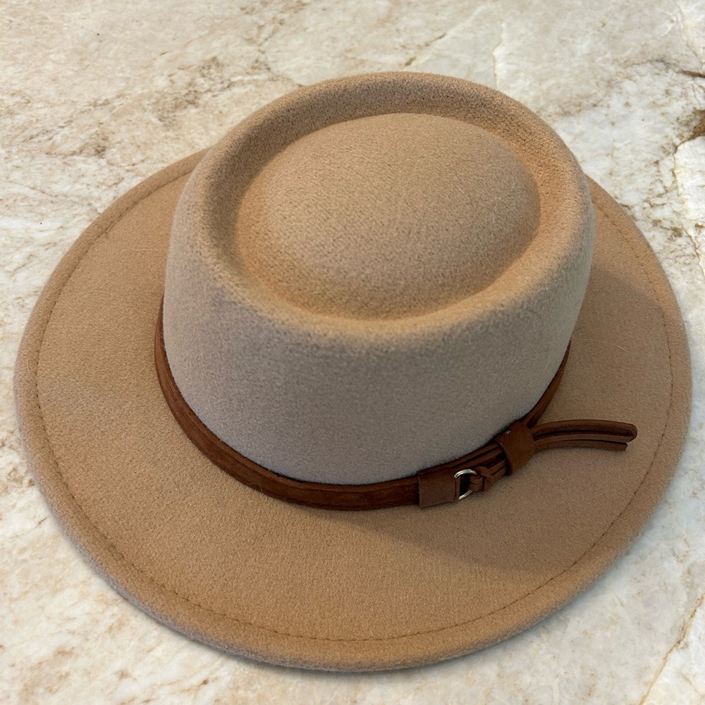 Wool and polyester cool hat.